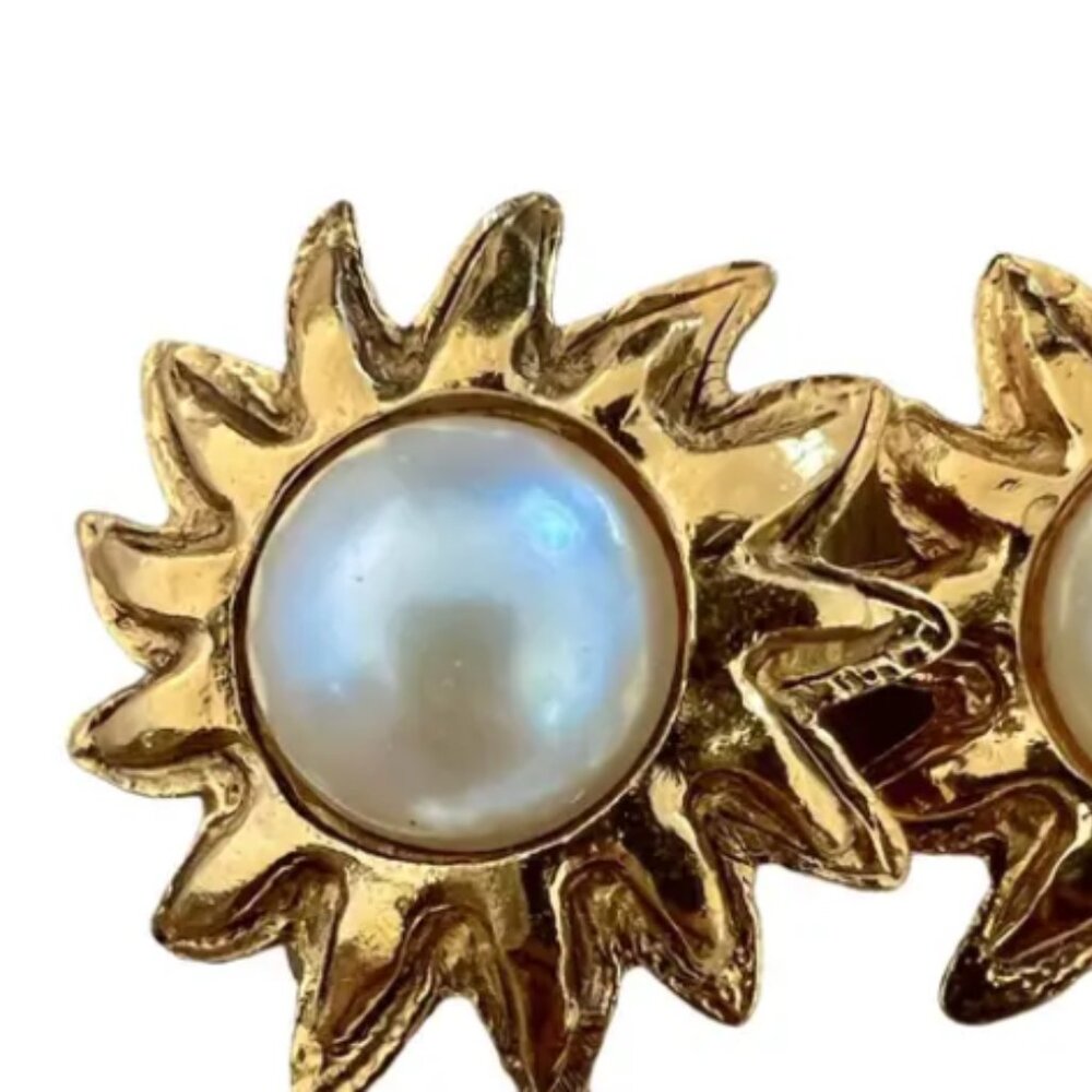 Authentic Vintage Chanel 1980's Gold Sun White Faux Pearl Large Clip On Earrings - Picture 3 of 7